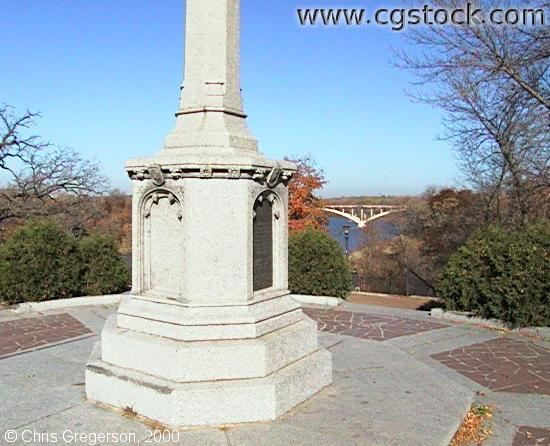 Photo of Monument near Summit Avenue(1121)