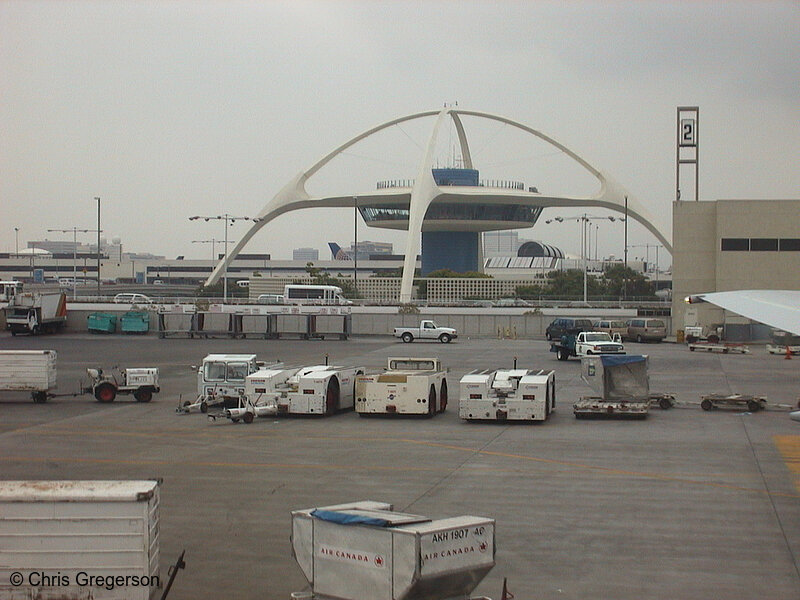 Photo of Tarmac and the Theme Building/Encounter Restaurant at LAX(1529)