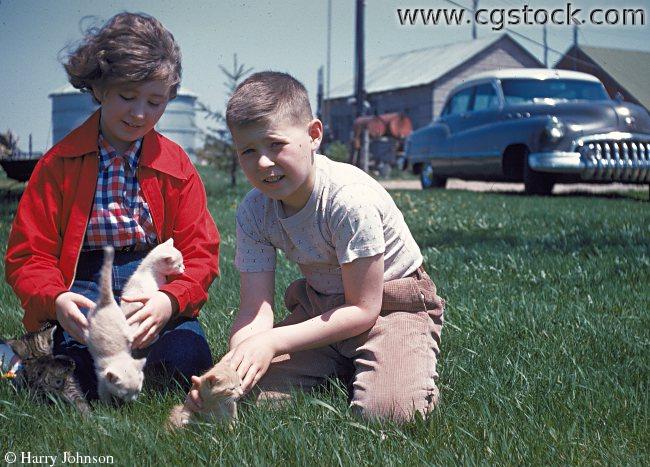 Photo of Linda and Tom with Kittens(1630)