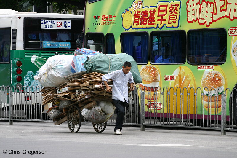 Photo of Chinse Woman on Cellphone(3325)