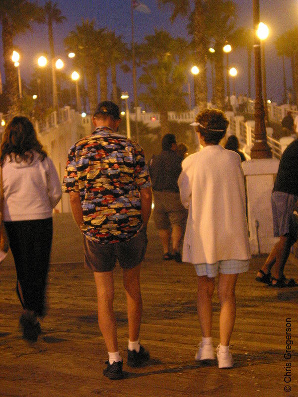 Photo of Couple Walking, Oceanside Pier(4297)