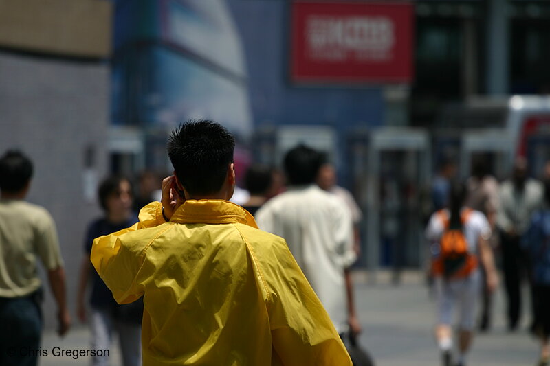 Photo of Hong Kong Pedestrian on Cell Phone(4405)