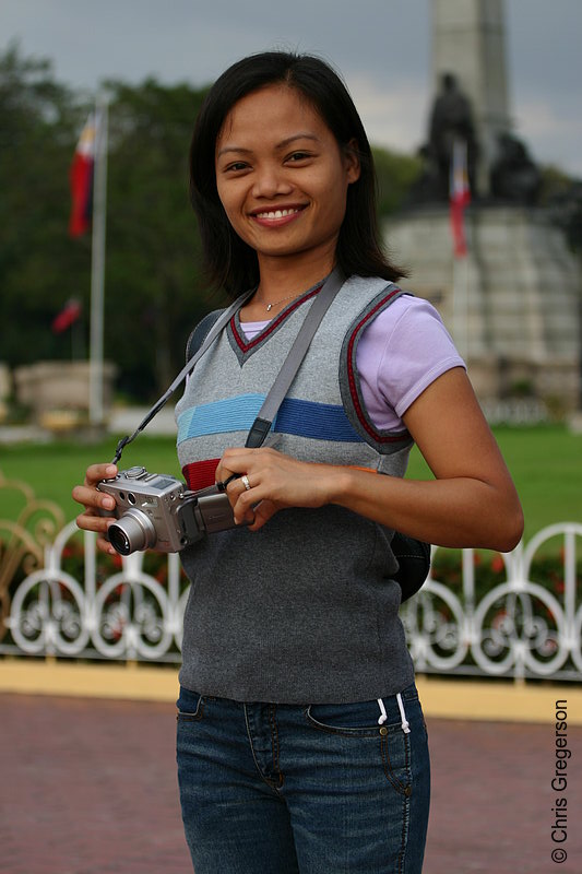 Photo of Filipina Visiting Luneta Park, Manila(4430)