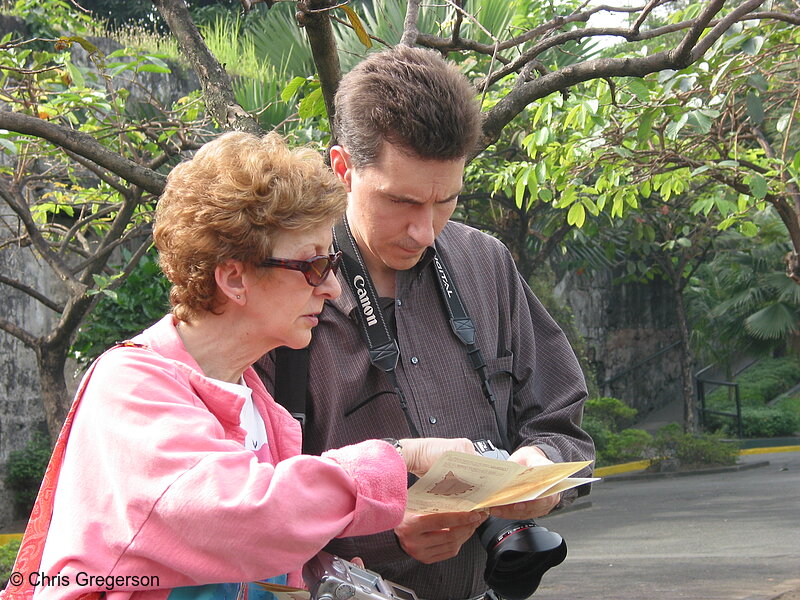 Photo of Mother and Grown Son in Manila, the Philippines(4446)