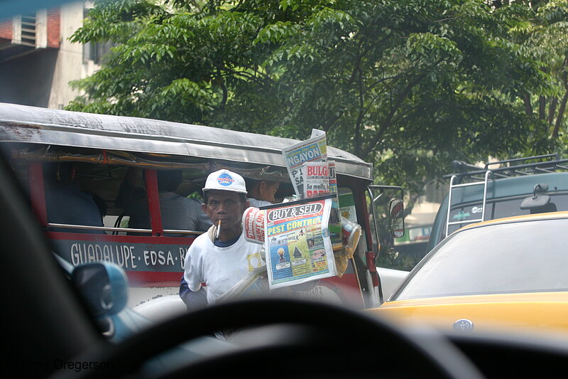 Photo of Street Vendor in Traffic, Manila(4455)