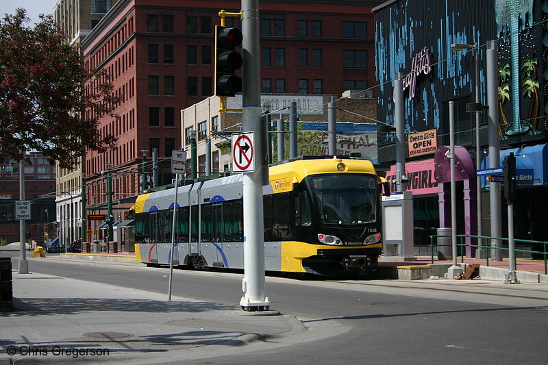 Photo of Minneapolis Light Rail Train at Platform(4494)