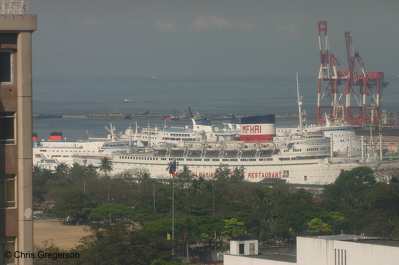Photo of Cruise Ship in Manila Bay(4562)