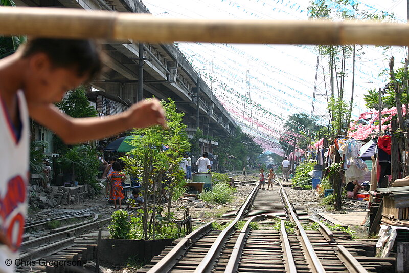Photo of Railroad Tracks and Shanties in Manila(4580)