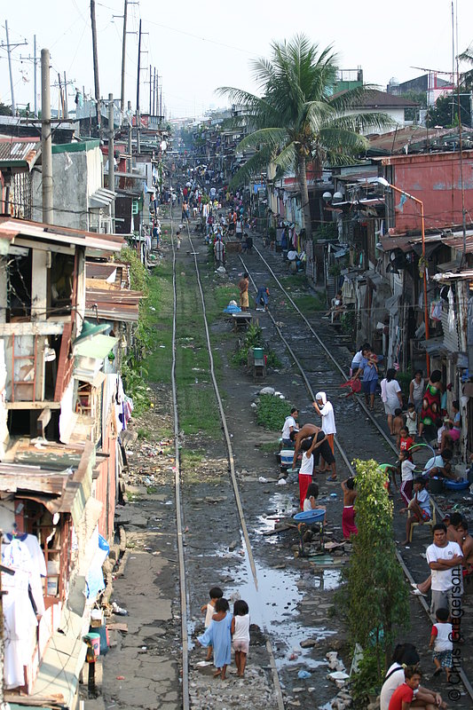 Photo of People Living Along Railroad Tracks in Manila(4591)
