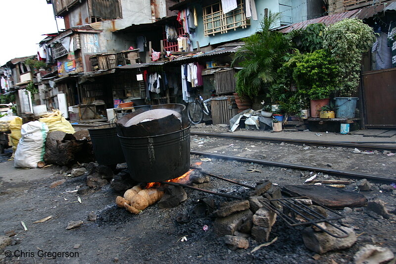 Photo of Cooking Along Train Tracks, Manila, Philippines(4610)