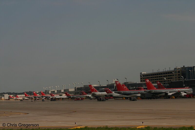 Photo of Northwest Airlines Planes Parked at Gates(5029)