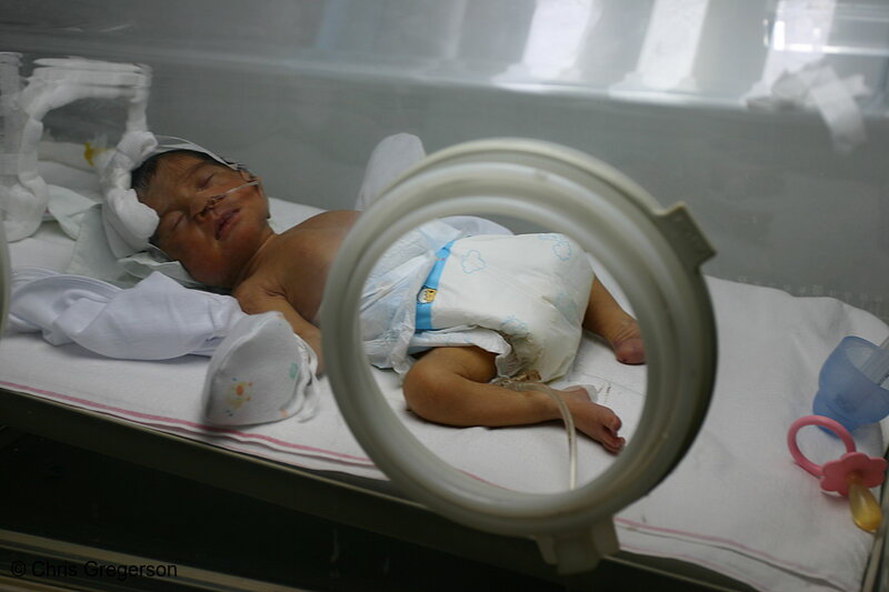 Photo of Premature Child Sleeping inside Isolette in the Philippines(5952)