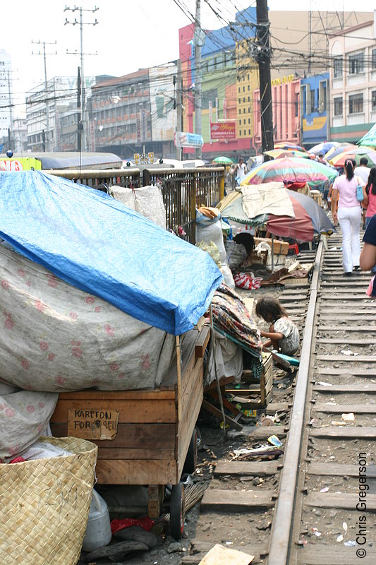 Photo of Homeless Living Along the Railroad Tracks, Divisoria(6291)