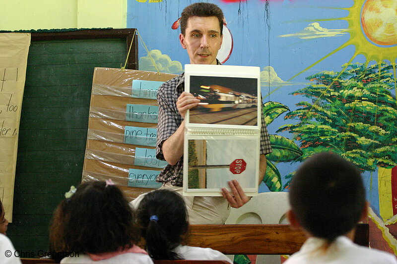 Photo of American Guest in Elementary Classroom in Ilocos Norte, the Philippines(6366)