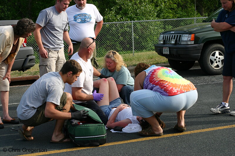 Photo of Off-Duty Medical Personnel at Accident Scene(6934)