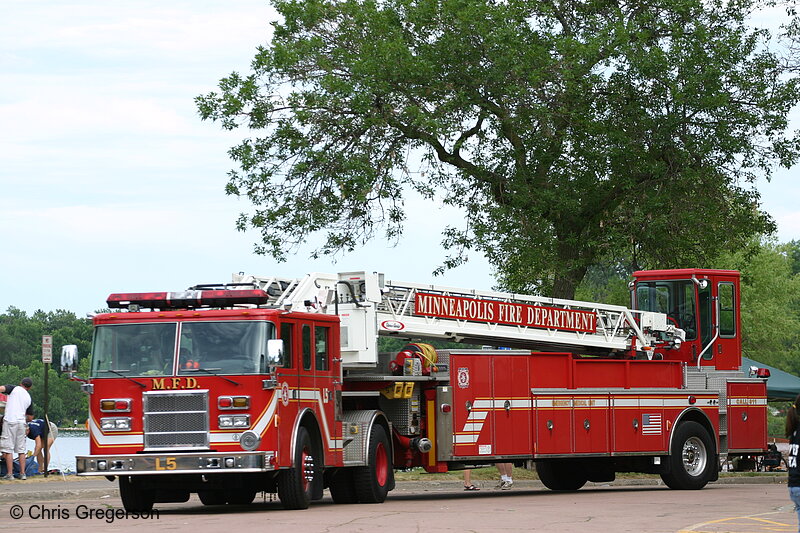 Photo of Minneapolis Fire Department Ladder Truck(7297)