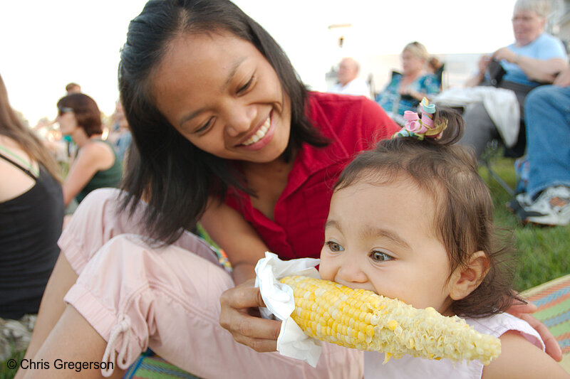 Photo of Visitors to the Heritage Center's Outdoor Music(7972)