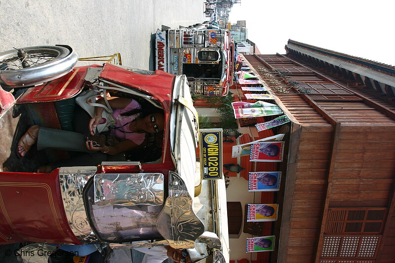 Photo of Woman Paying Trike Driver in Vigan, Philippines(8054)